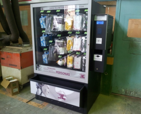 Large-scale industrial vending machine for products
