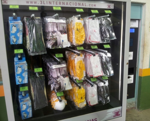 Large-scale industrial vending machine for products